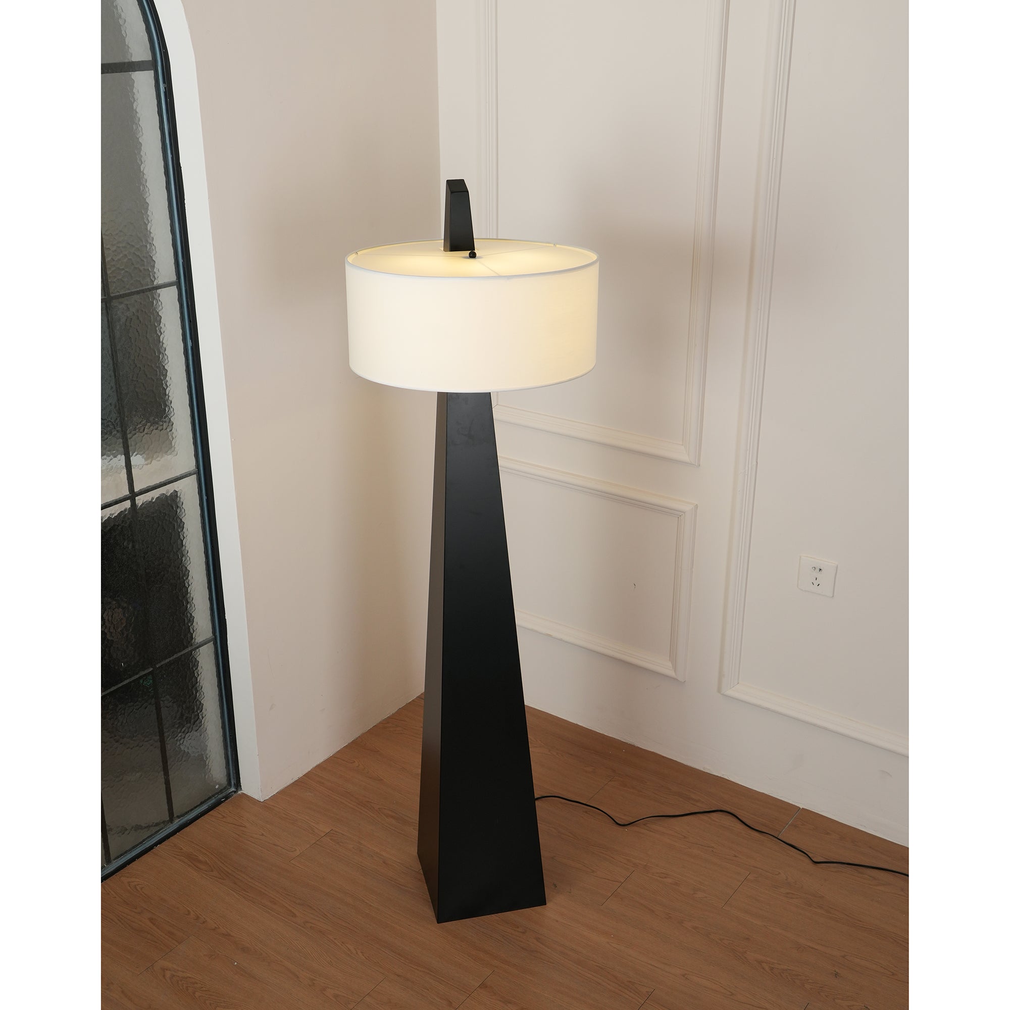 Lampadaire Obélisque Jett