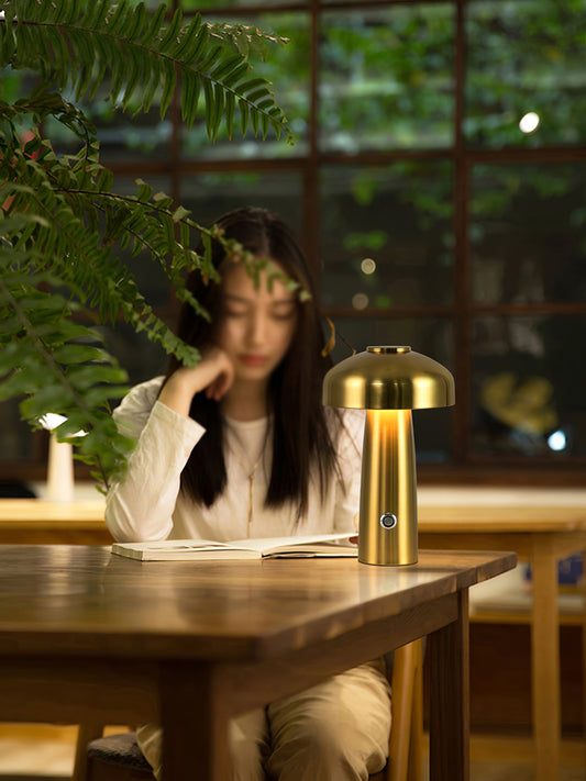 Lampe de table à batterie intégrée Leon Mushroom