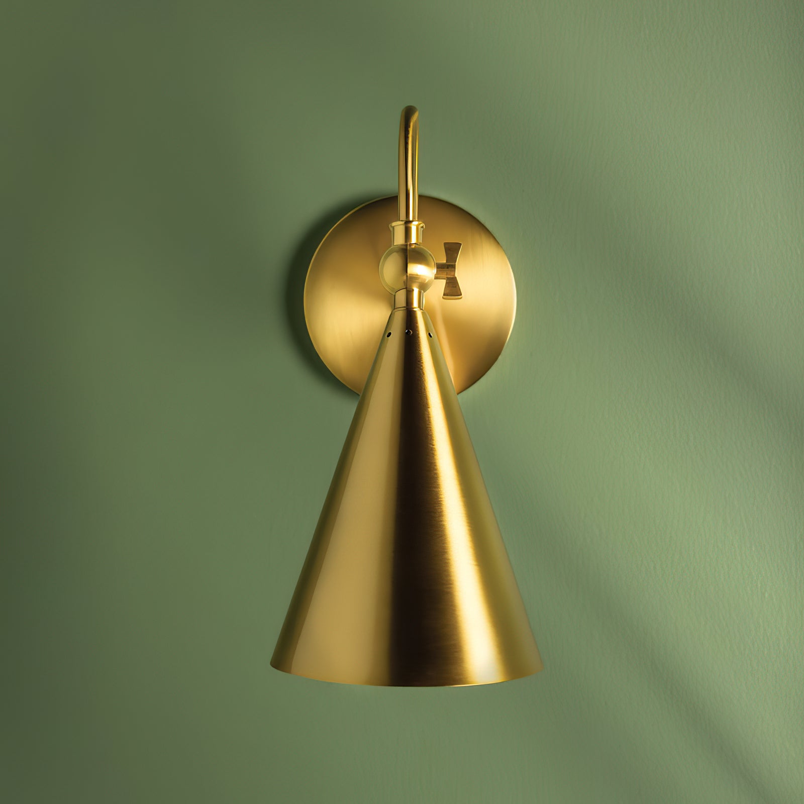 Lupe Wall Lamp