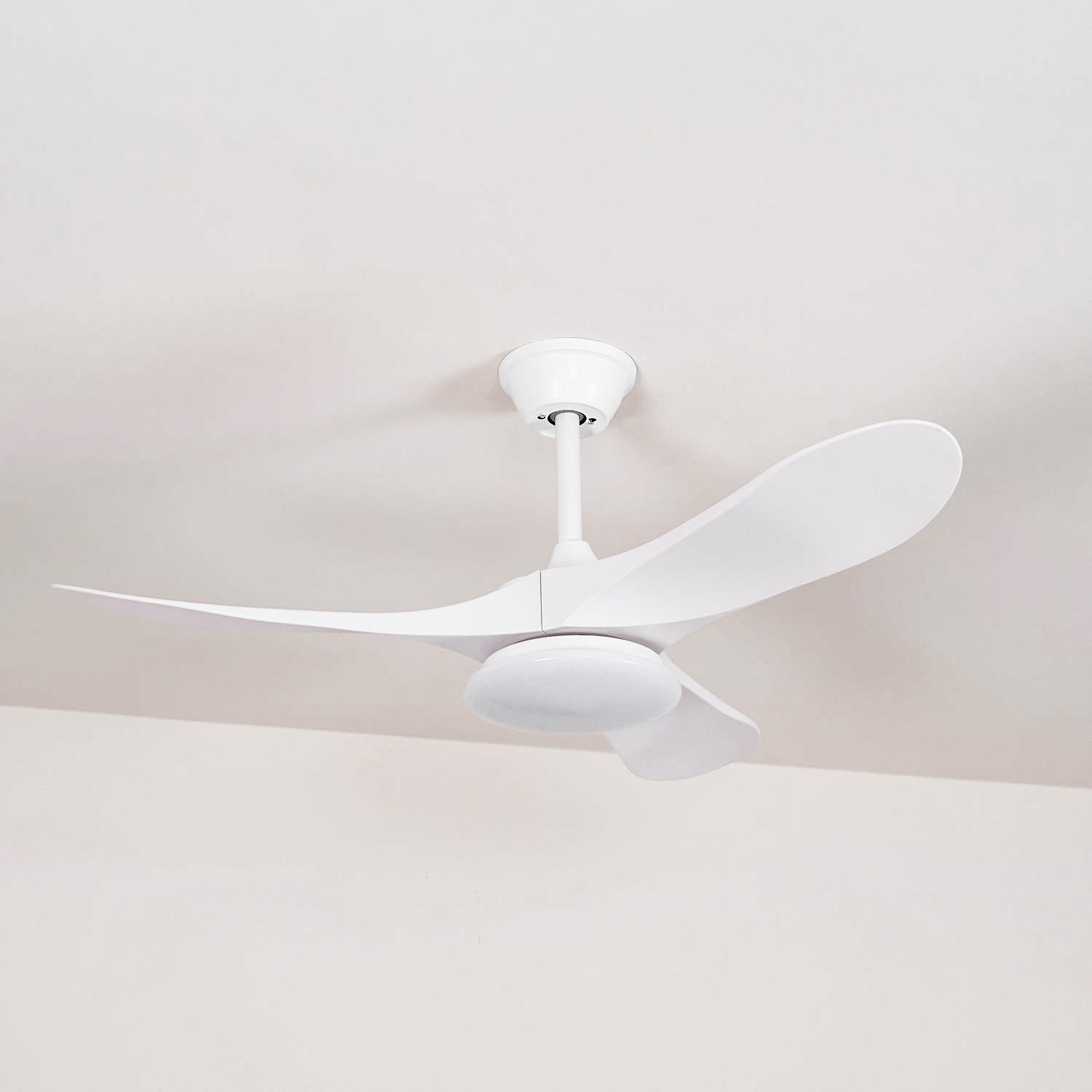 Maverick 42″ Ceiling Fan Light