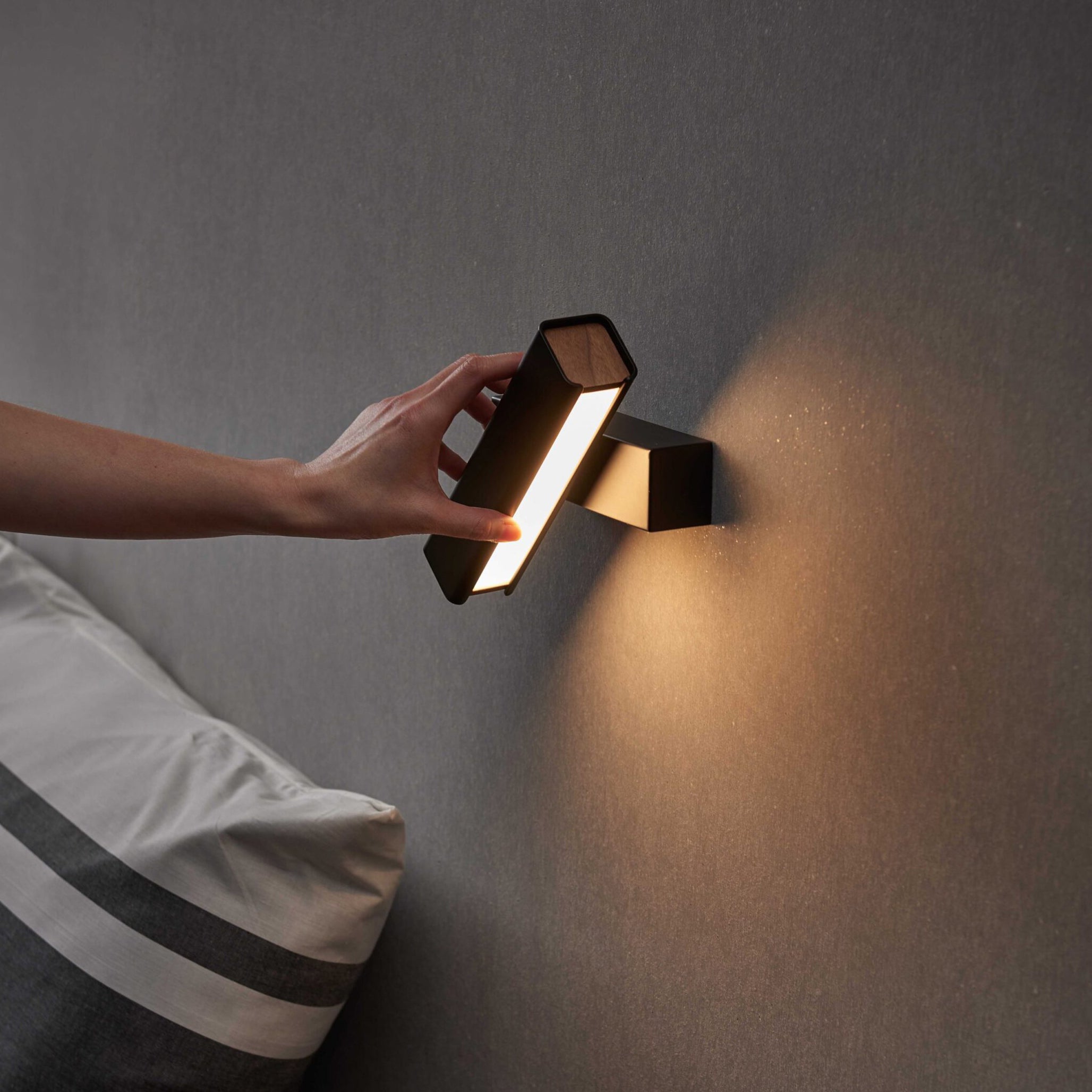 Pixel Rotating Wall Lamp