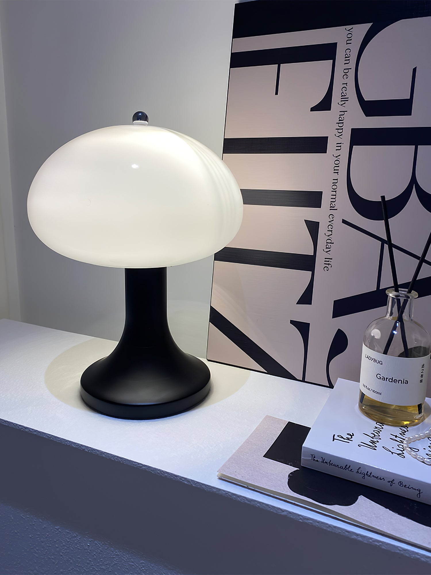 Lampe de table nordique blanche en forme de petit champignon