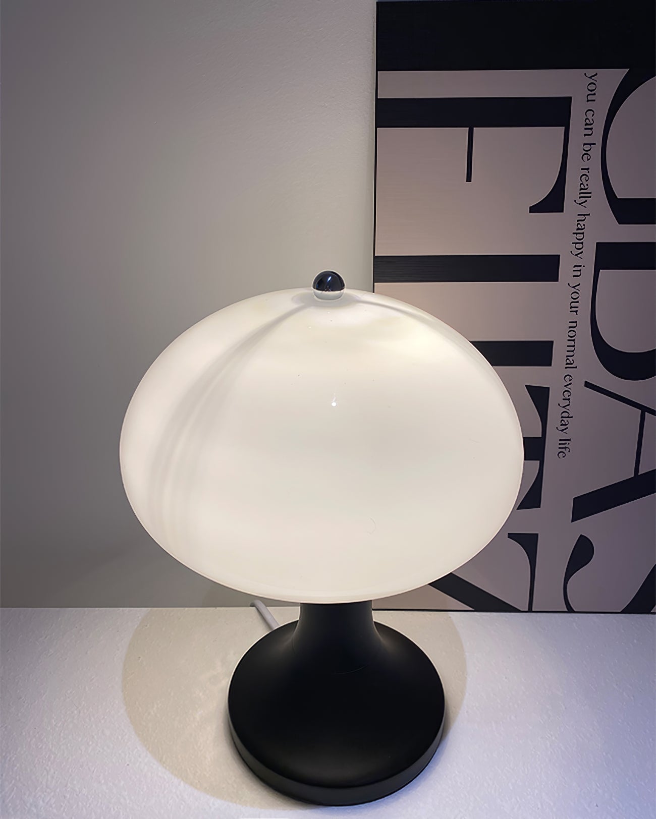 Lampe de table nordique blanche en forme de petit champignon