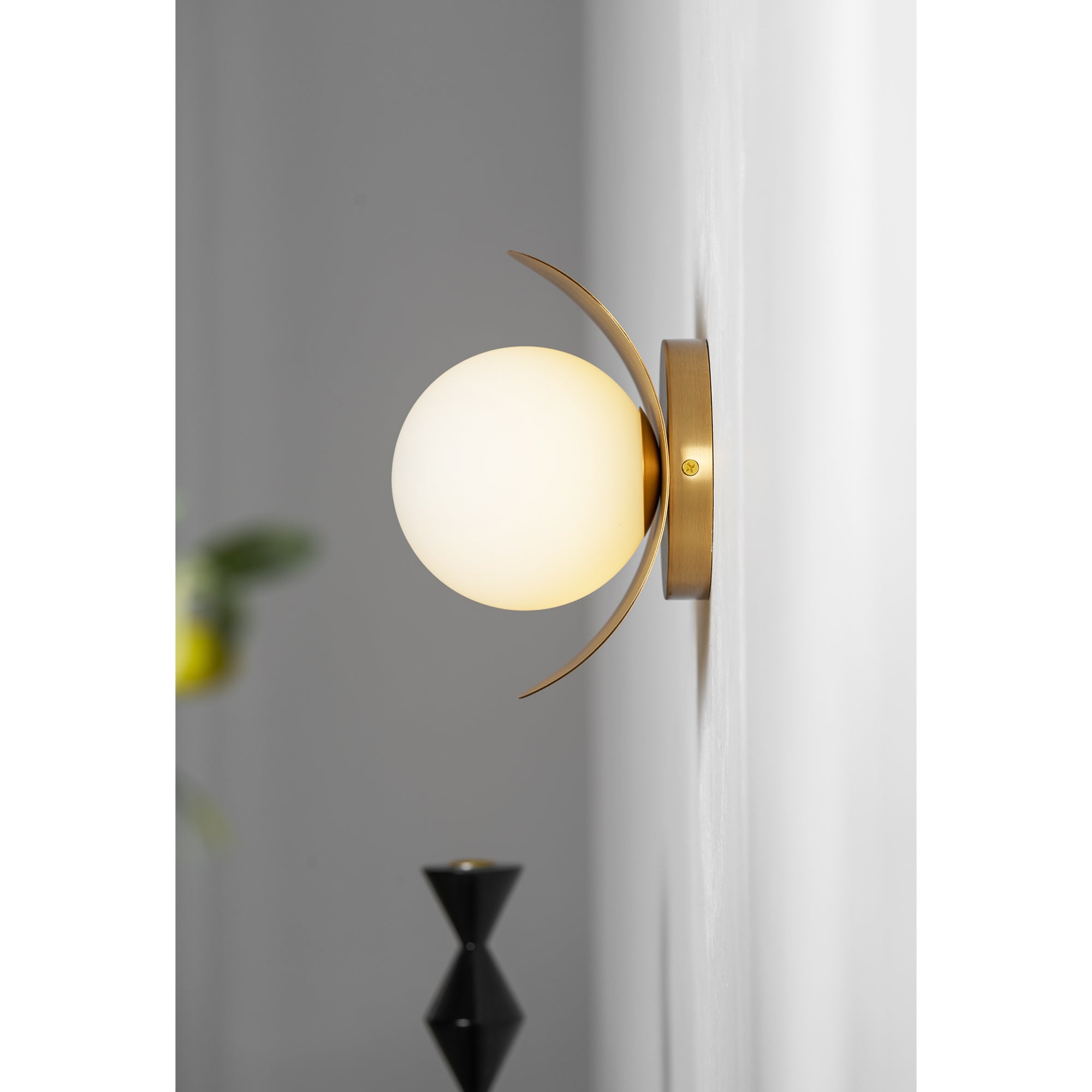 Nouvel Wall Lamp