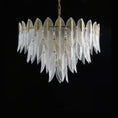 Bild in Galerie-Betrachter laden, Novida Chandelier
