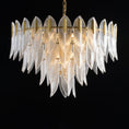 Bild in Galerie-Betrachter laden, Novida Chandelier
