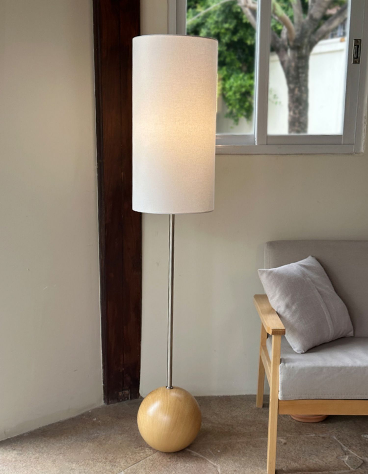 Lampadaire sphère en bois Orbis