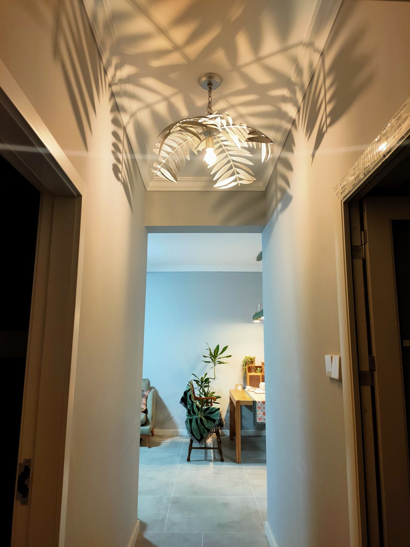 Palm Pendant Light