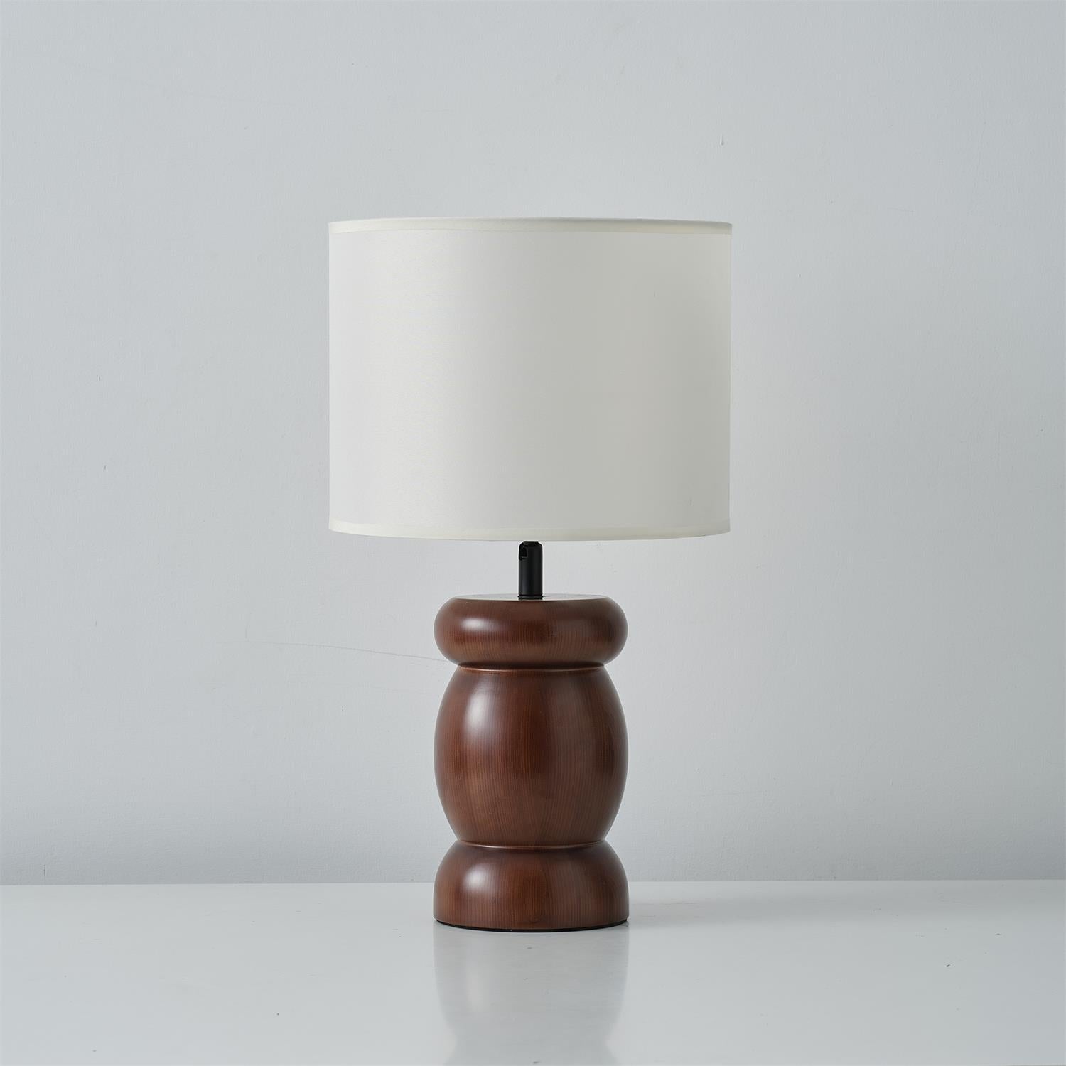 Lampe de table en bois de galets