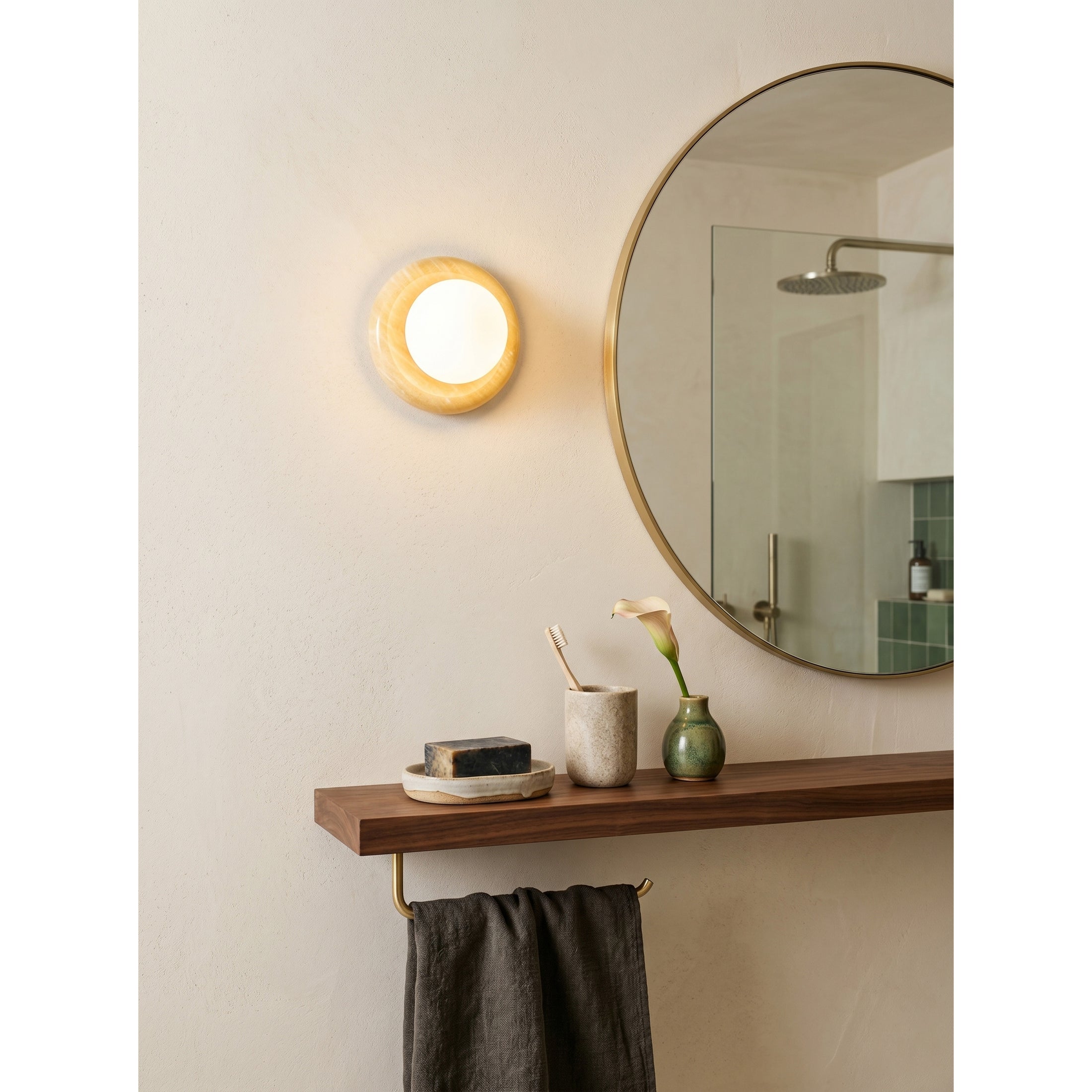 Novi Onyx Wall Lamp