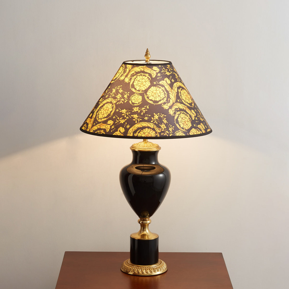 Acanthia  Baroque Urn Table Lamp