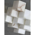 Bild in Galerie-Betrachter laden, Alabaster Box Chandelier
