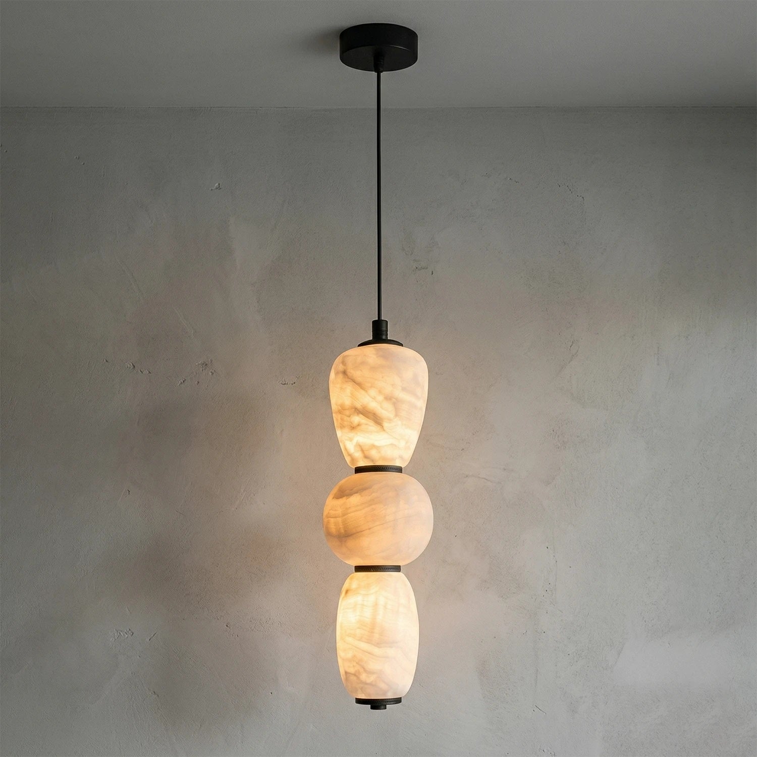 Alabaster Pendulous Pearl Pendant Lamp