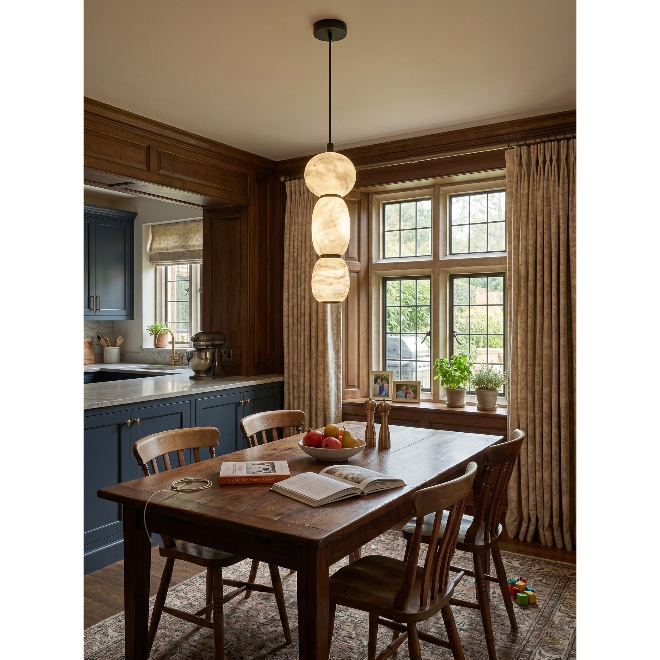 Alabaster Pendulous Pearl Pendant Lamp
