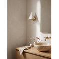 Charger l'image dans la visionneuse de la galerie, Apex Alabaster Wall Sconce
