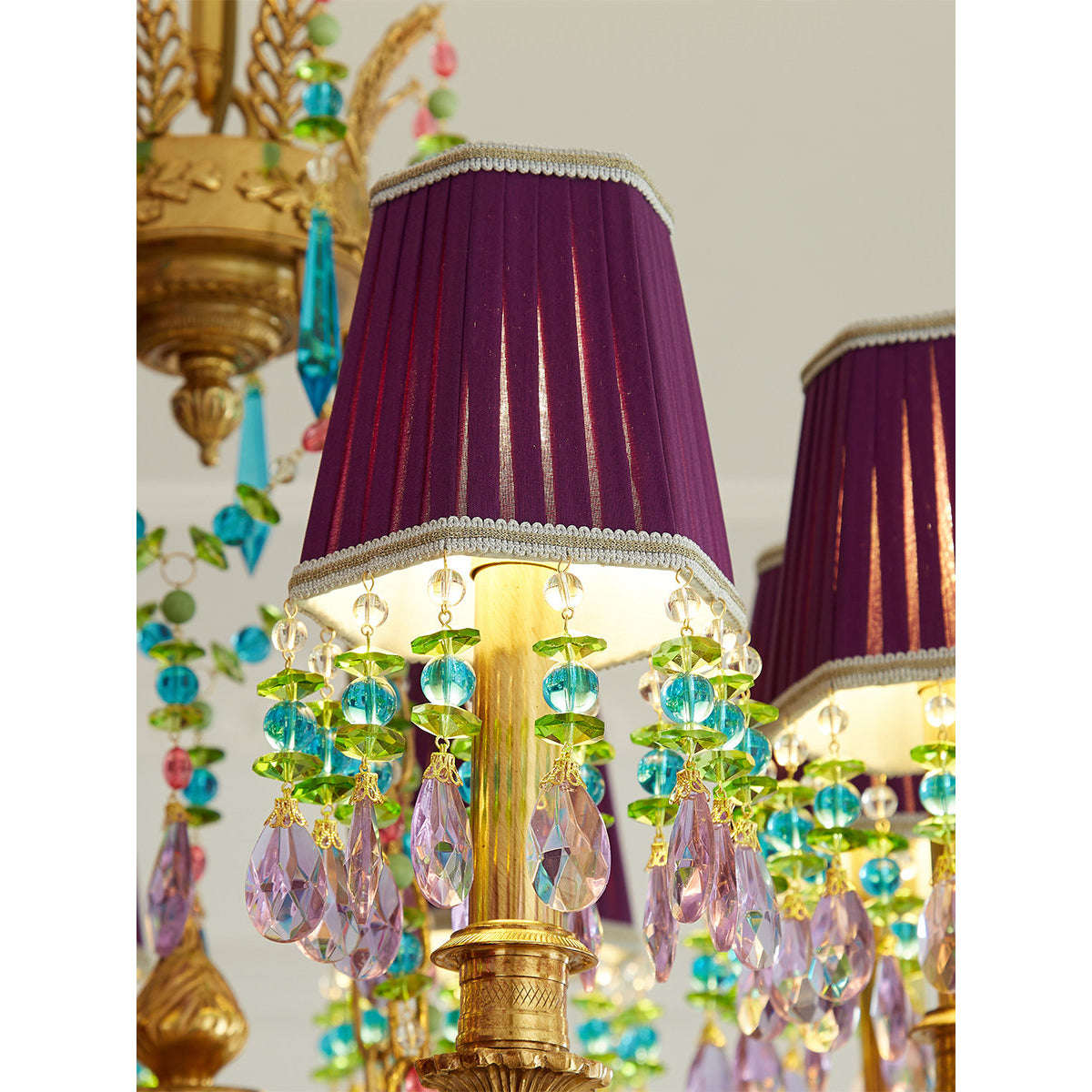 Lustre Perky Peacock