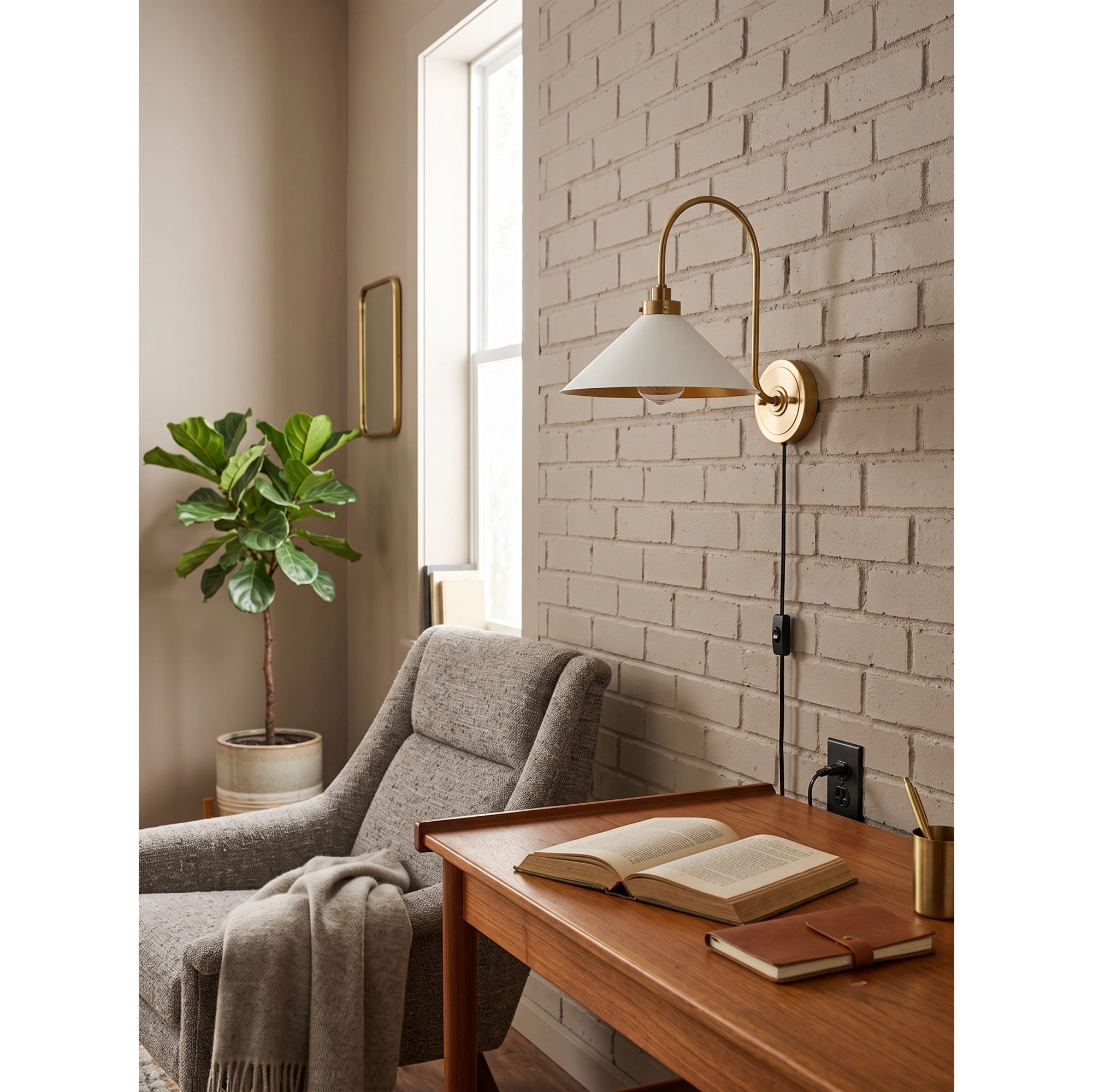 Clivedon Plug-in Wall Sconce
