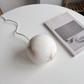 Bild in Galerie-Betrachter laden, Darrow Glowing Table Lamp

