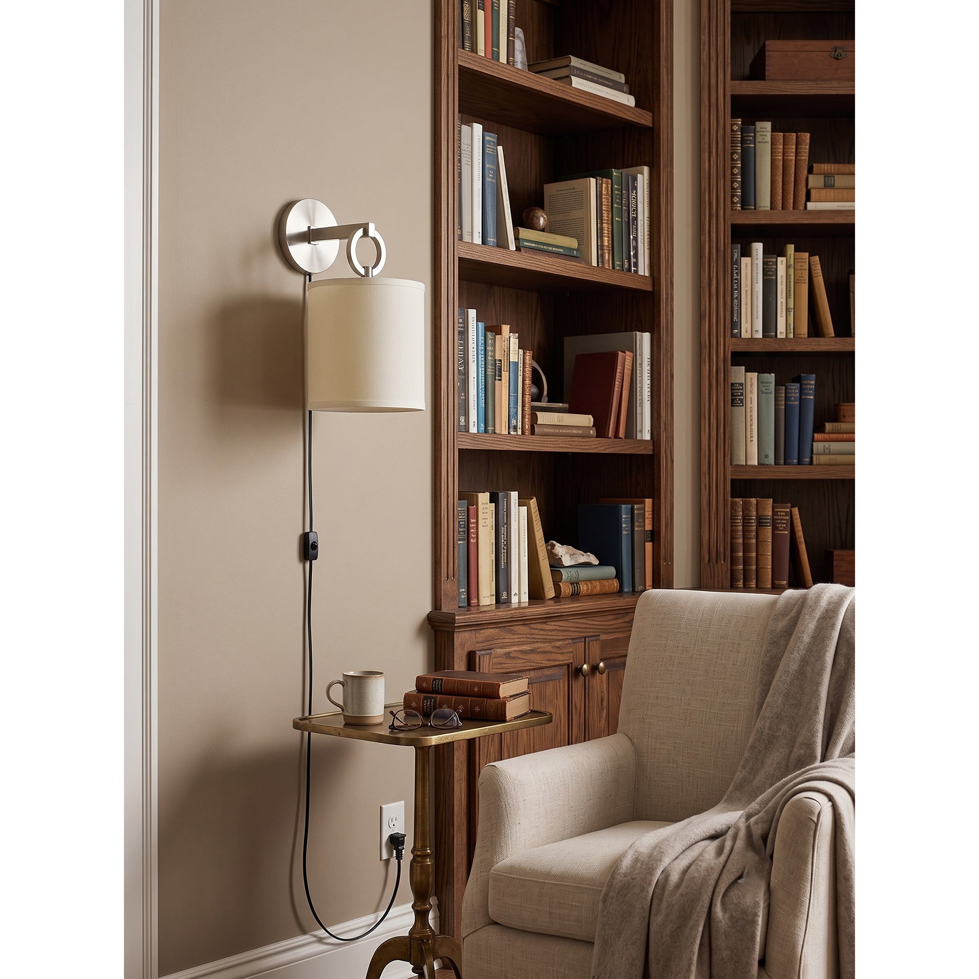 Full Circle Plug-in Wall Sconce