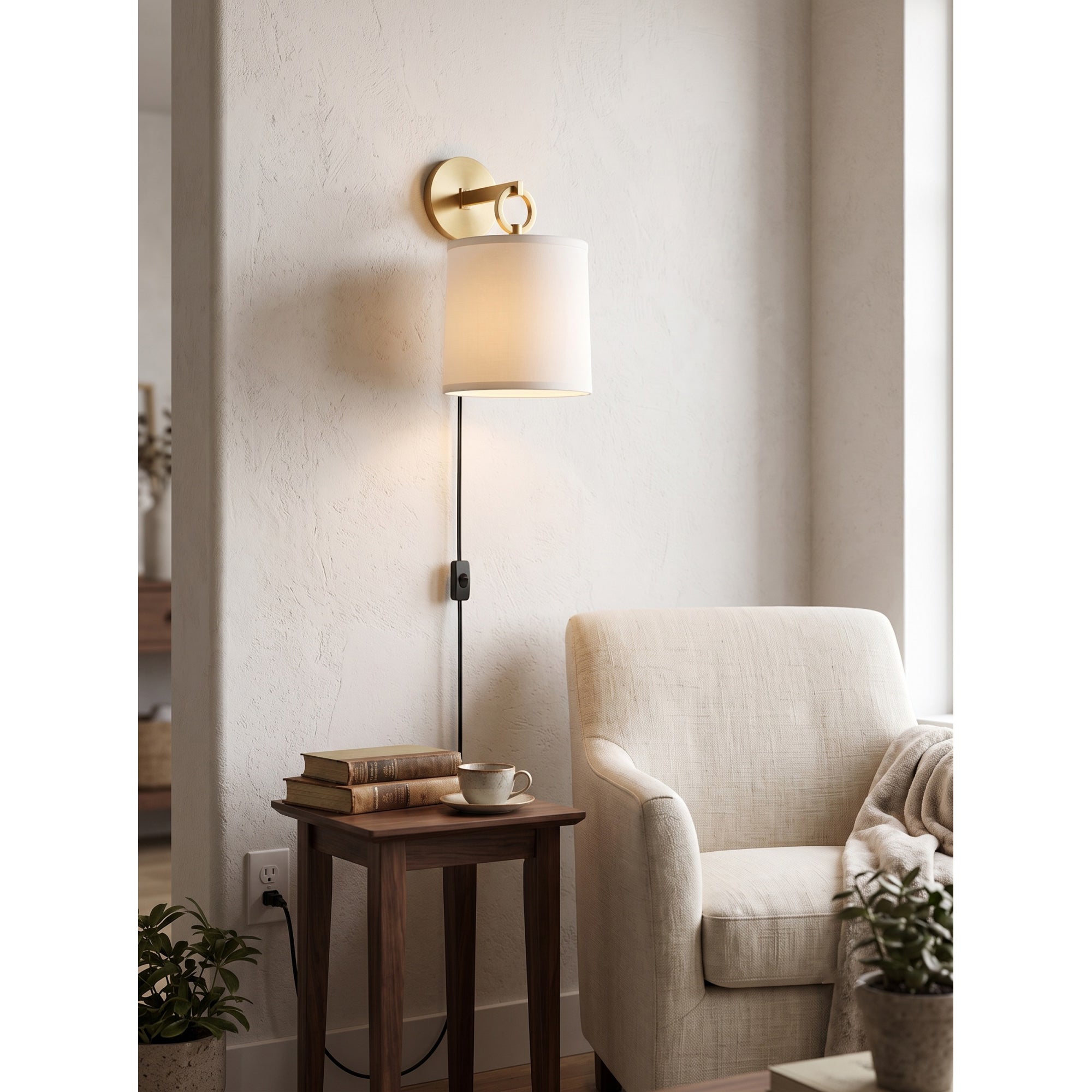 Full Circle Plug-in Wall Sconce