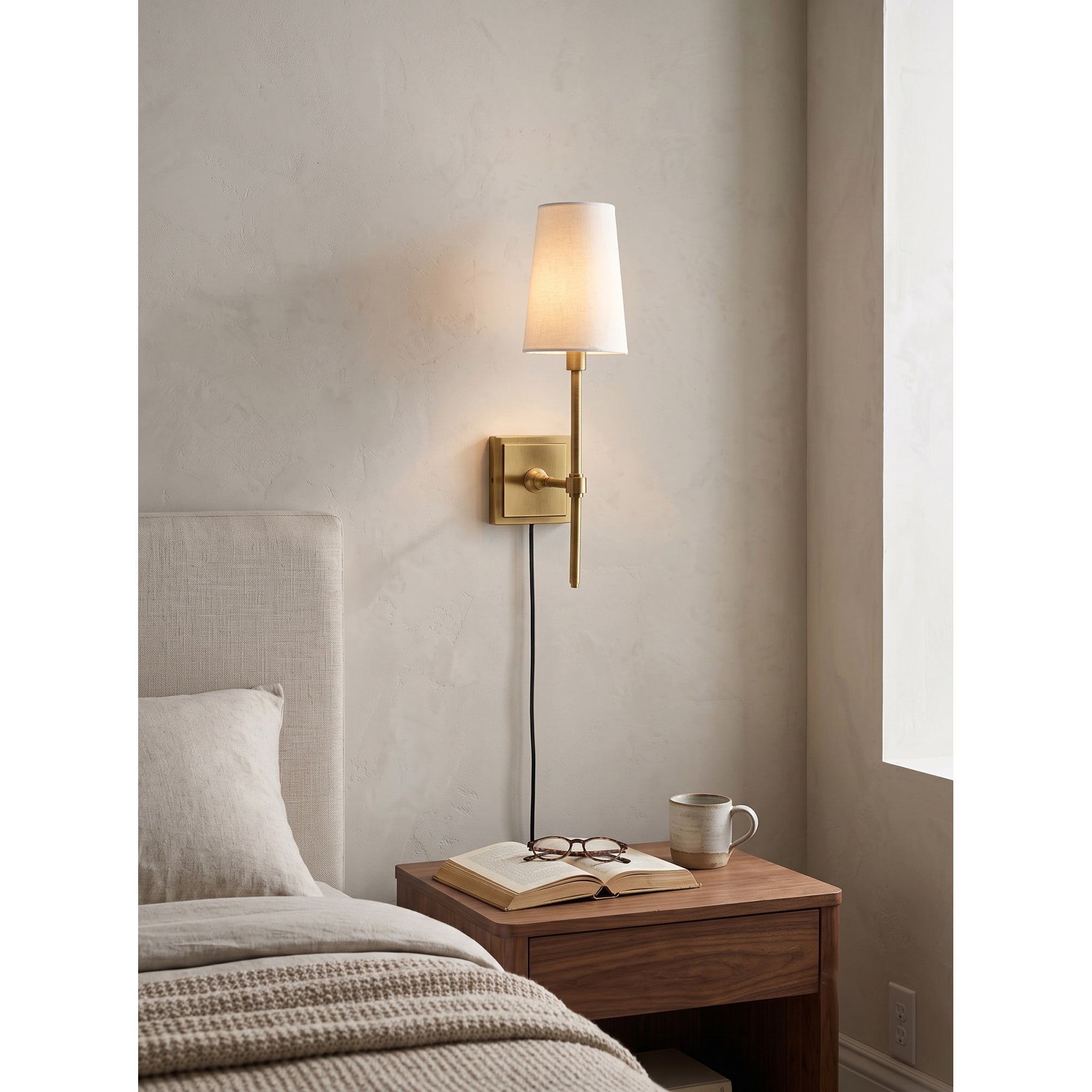 Hillsdale Plug-in Wall Sconce