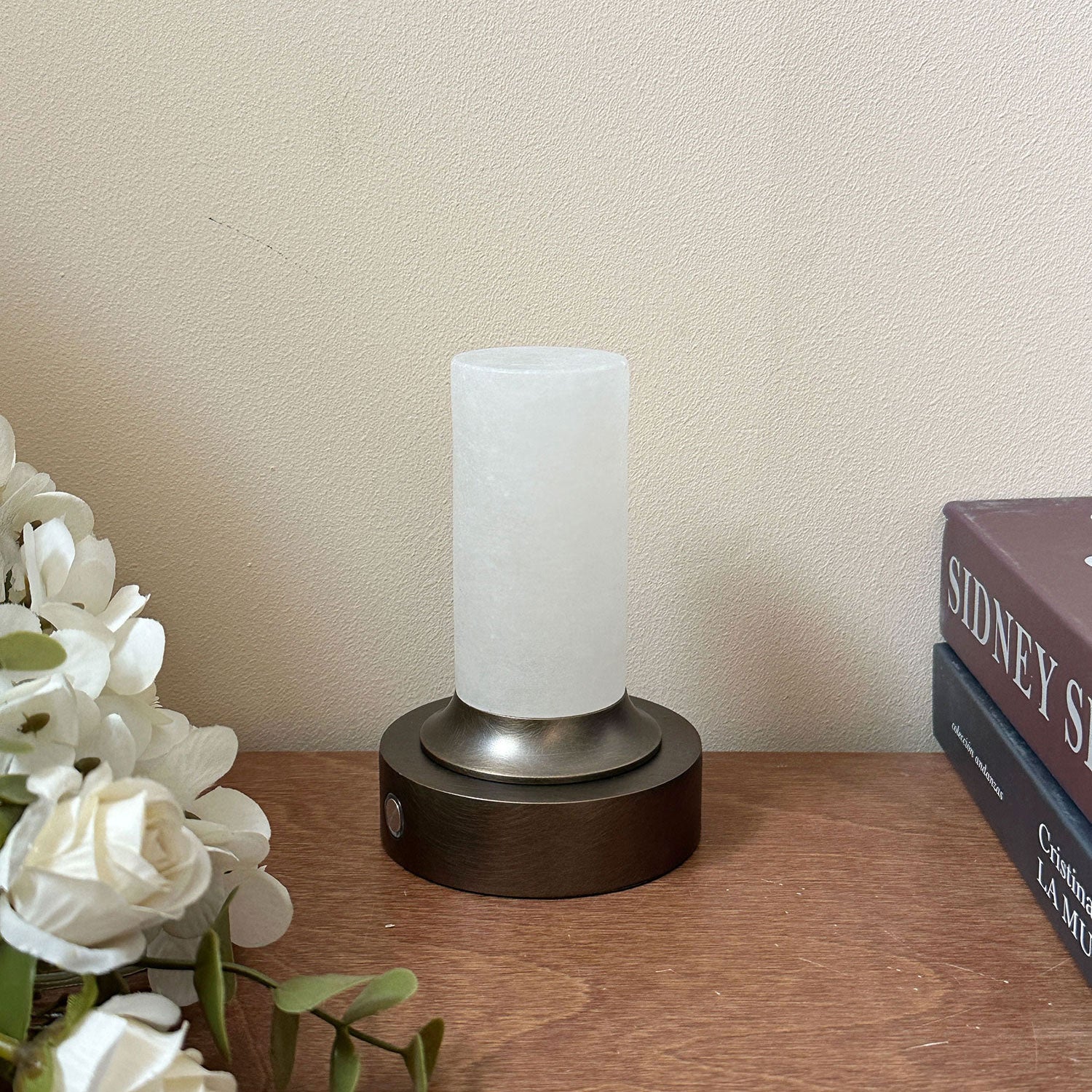Lunerva Alabaster Table Lamp (Built-in Battery)