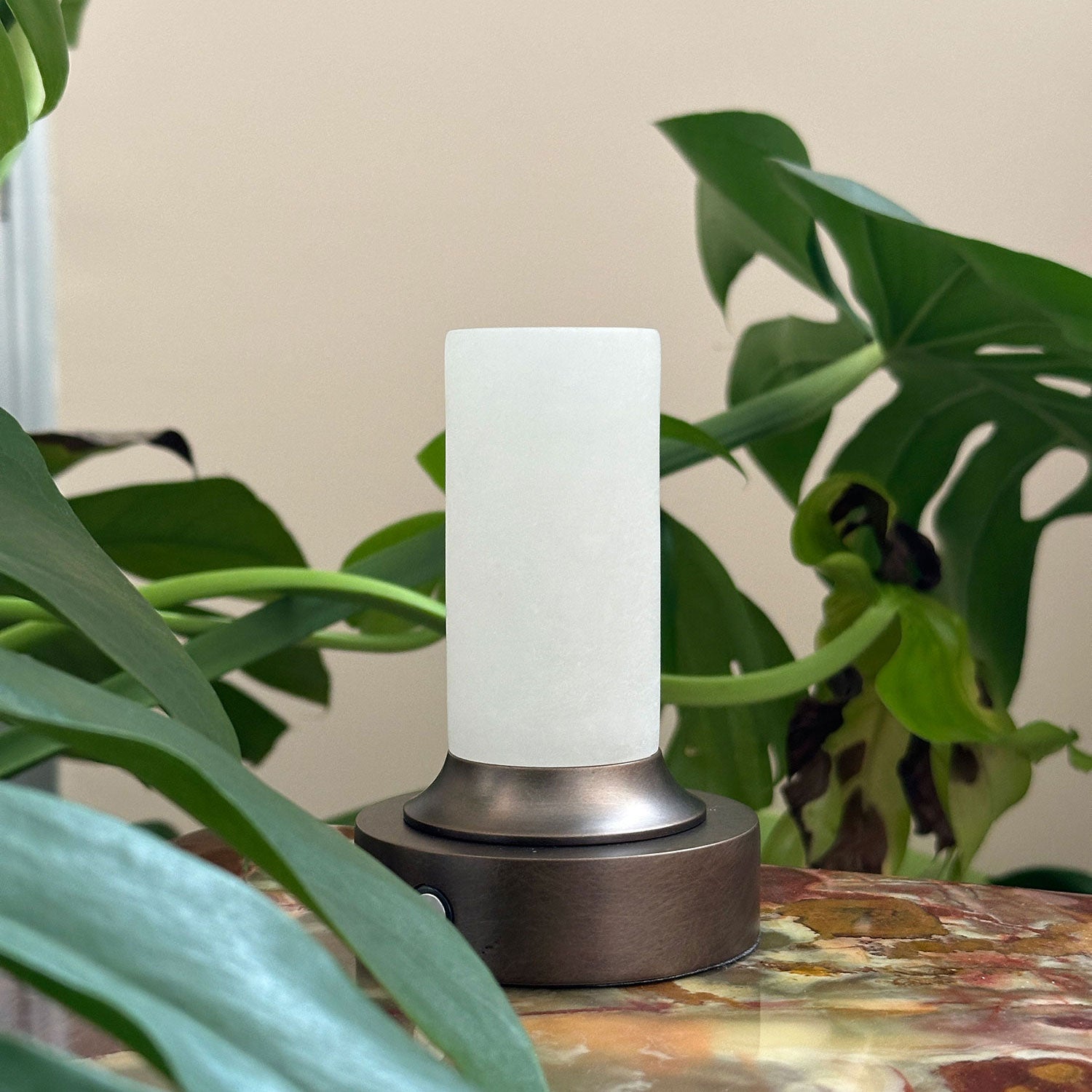 Lunerva Alabaster Table Lamp (Built-in Battery)