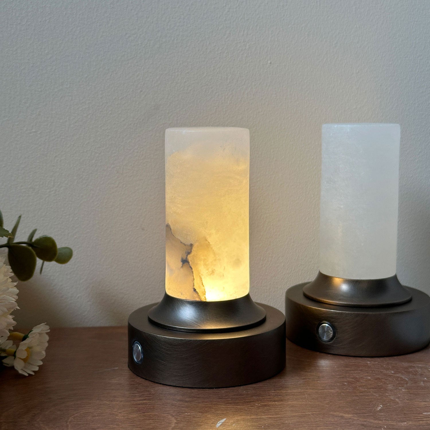 Lunerva Alabaster Table Lamp (Built-in Battery)