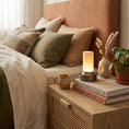 Bild in Galerie-Betrachter laden, Lunerva Alabaster Table Lamp (Built-in Battery)
