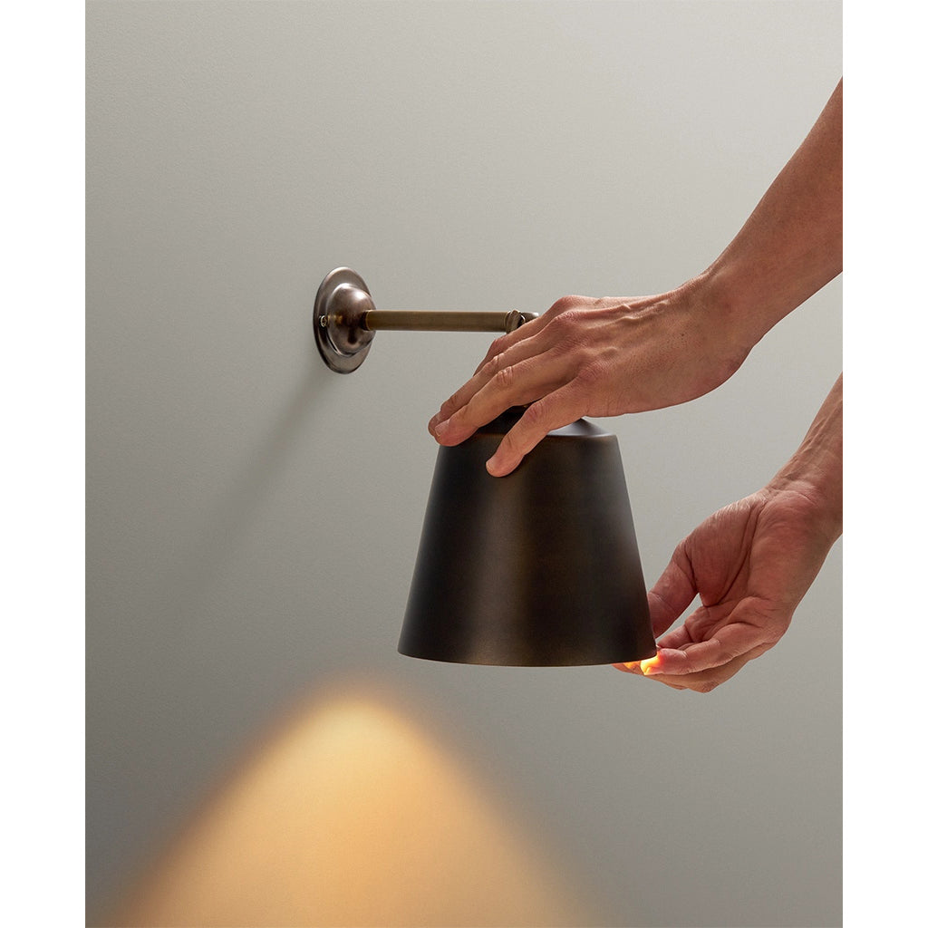 مصباح Manston Bell الجداري