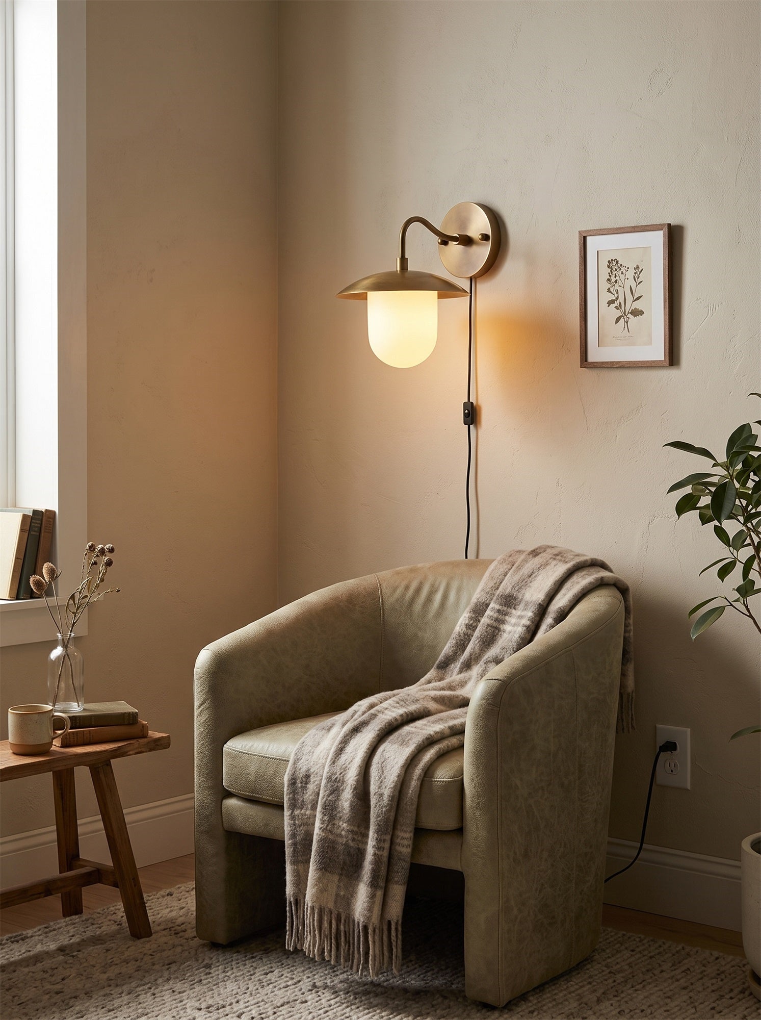 Marie Petite Plug-in Wall Sconce