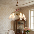 Bild in Galerie-Betrachter laden, Montclair Chandelier
