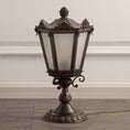 Bild in die Galerieansicht laden, Newbury Estate Lantern Outdoor Light
