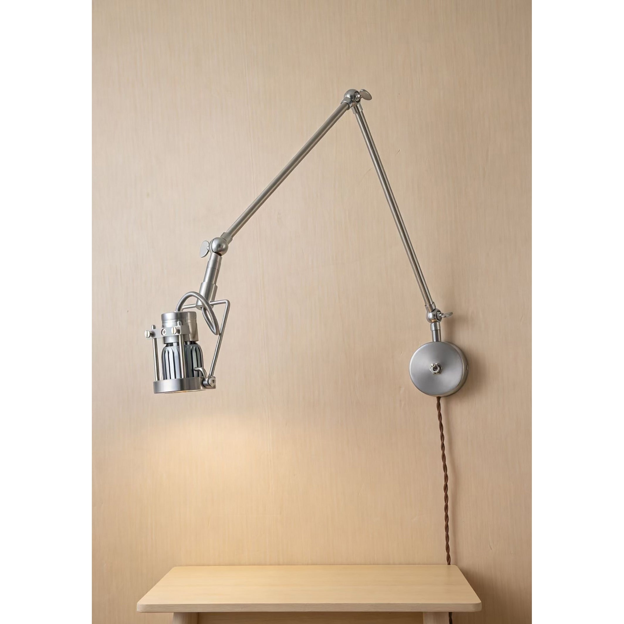 Reznor Plug-in Wall Sconce