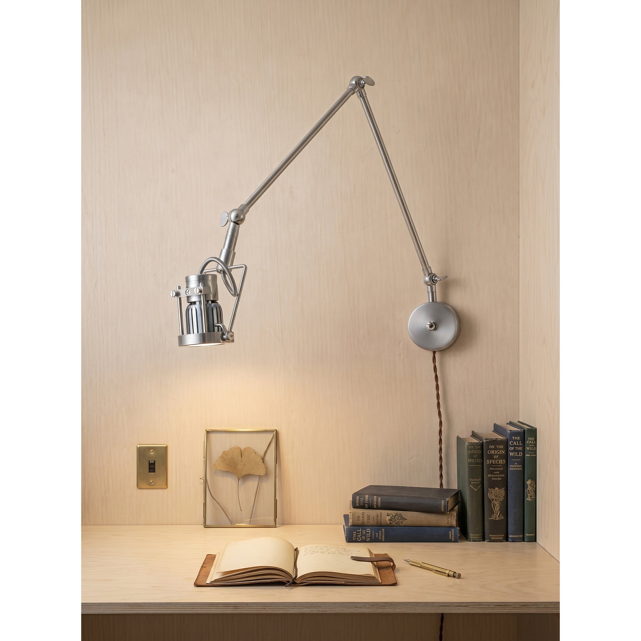 Reznor Plug-in Wall Sconce