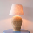 Charger l'image dans la visionneuse de la galerie, Saona Rattan Table Lamp
