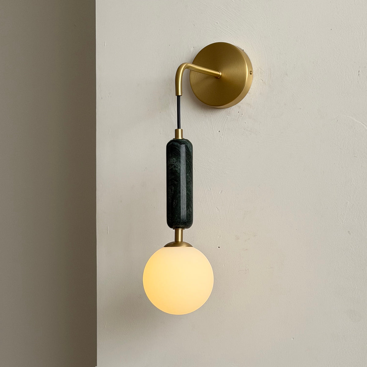 Valenes Wall Lamp