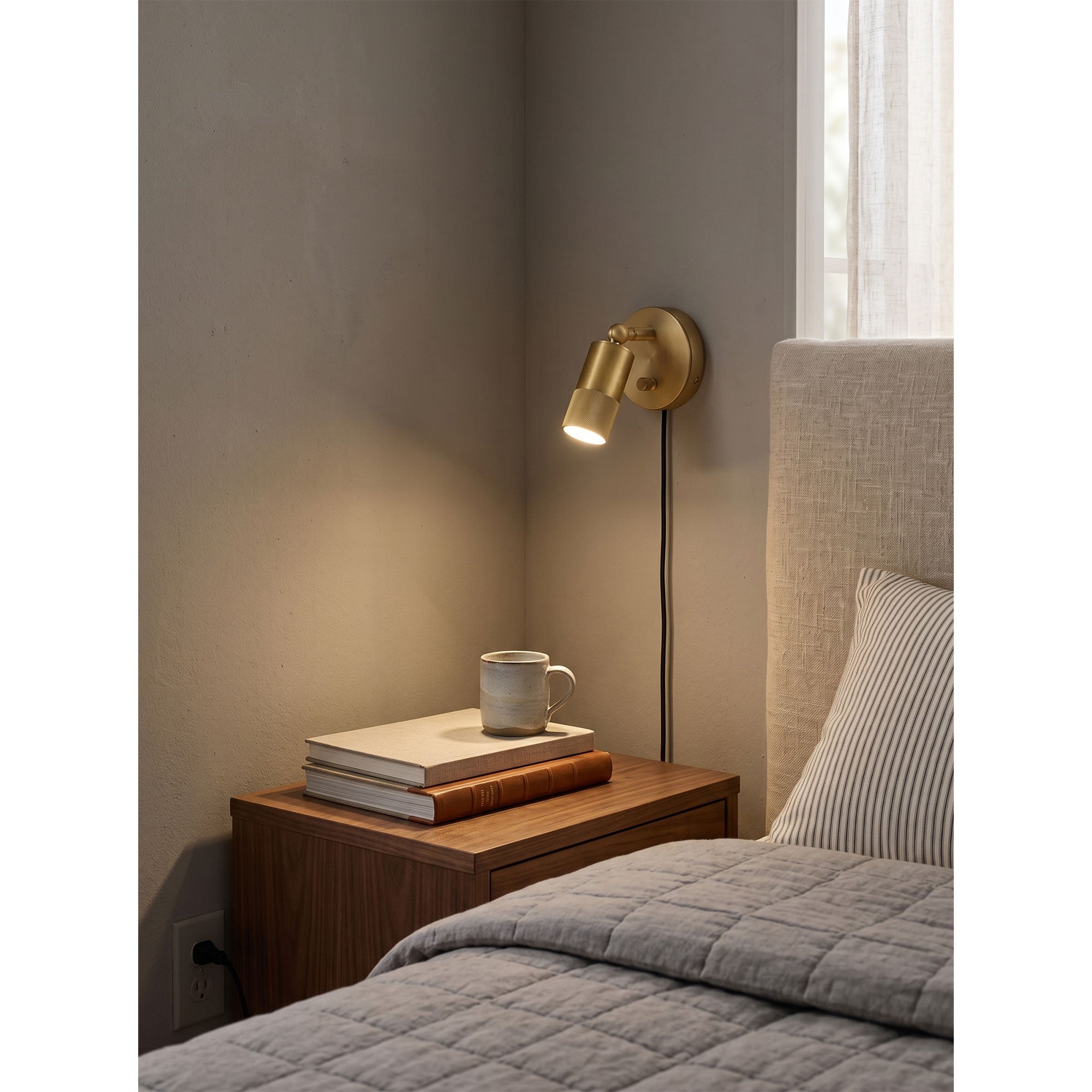 Jura Plug-in Wall Sconce