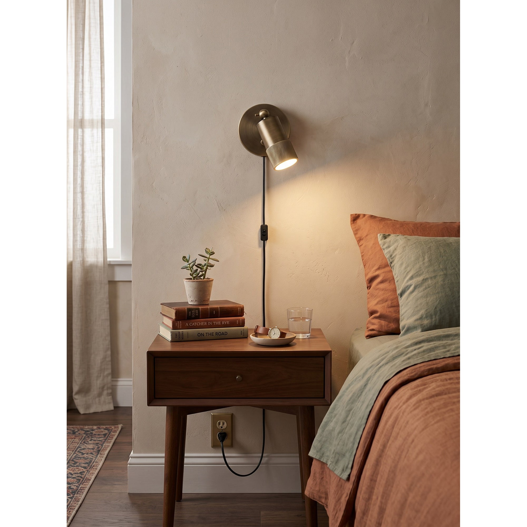 Jura Plug-in Wall Sconce