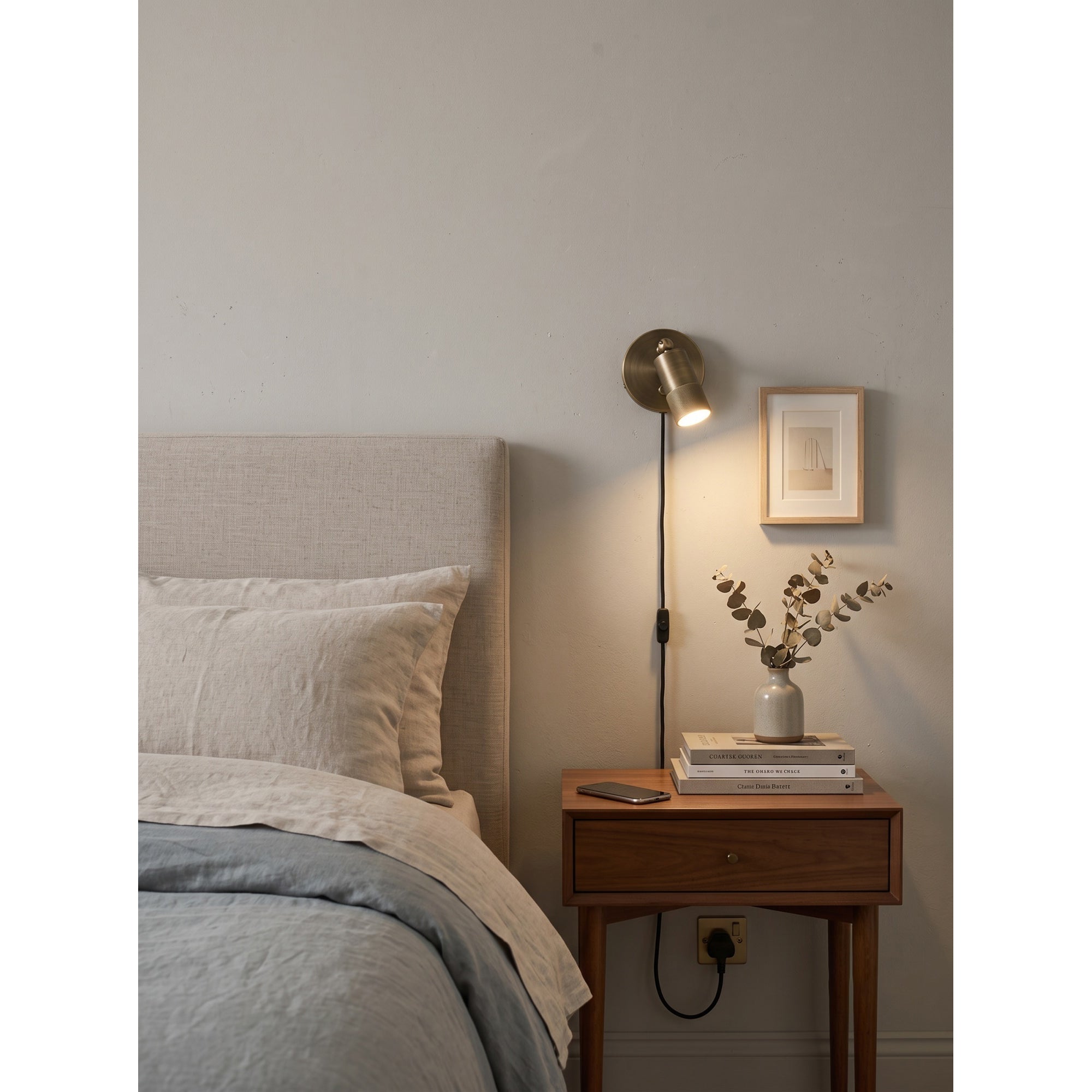 Jura Plug-in Wall Sconce