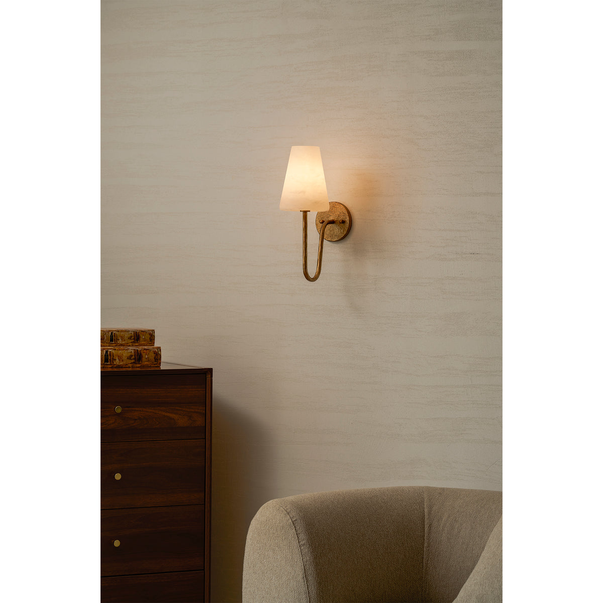 Настенное бра Scoop Alabaster