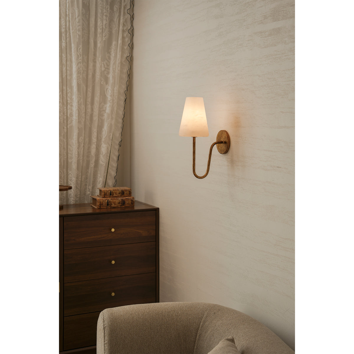 Настенное бра Scoop Alabaster