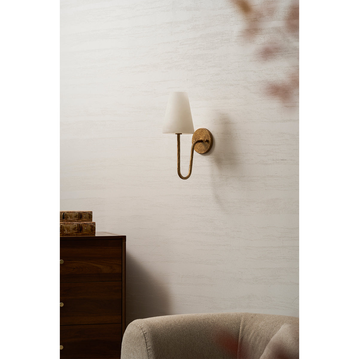 Настенное бра Scoop Alabaster