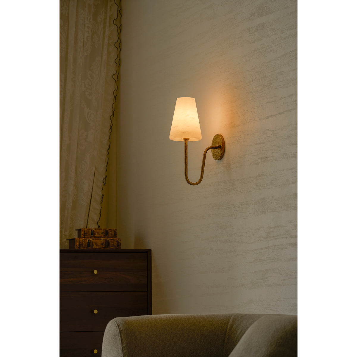 Настенное бра Scoop Alabaster