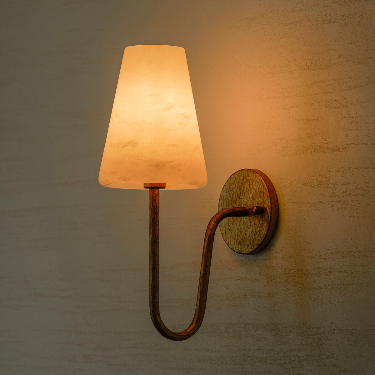 Настенное бра Scoop Alabaster