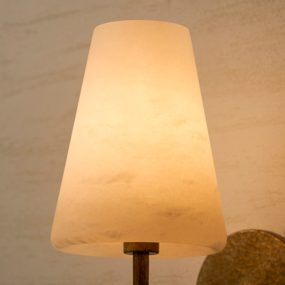 Настенное бра Scoop Alabaster