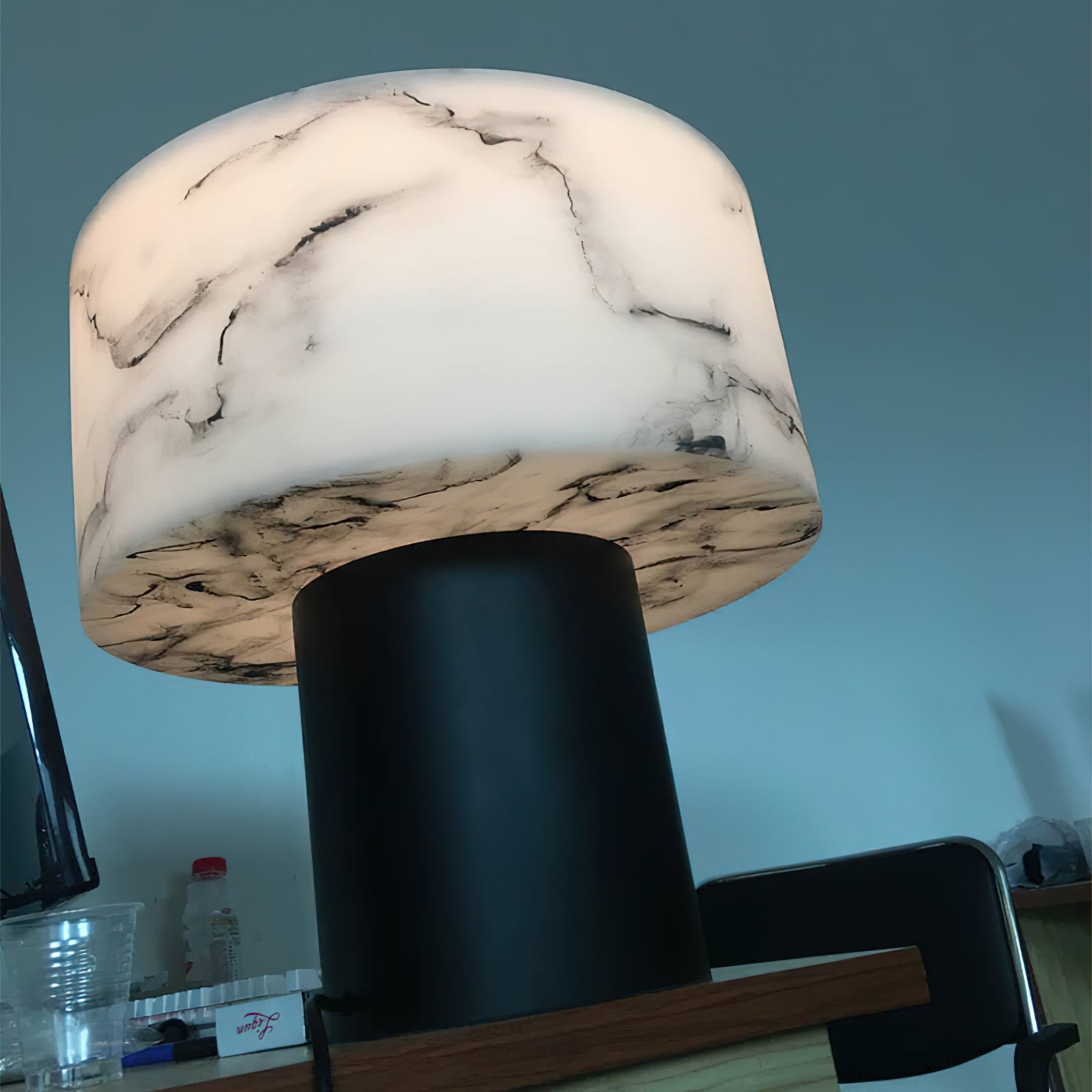 Kleine solide Tischlampe