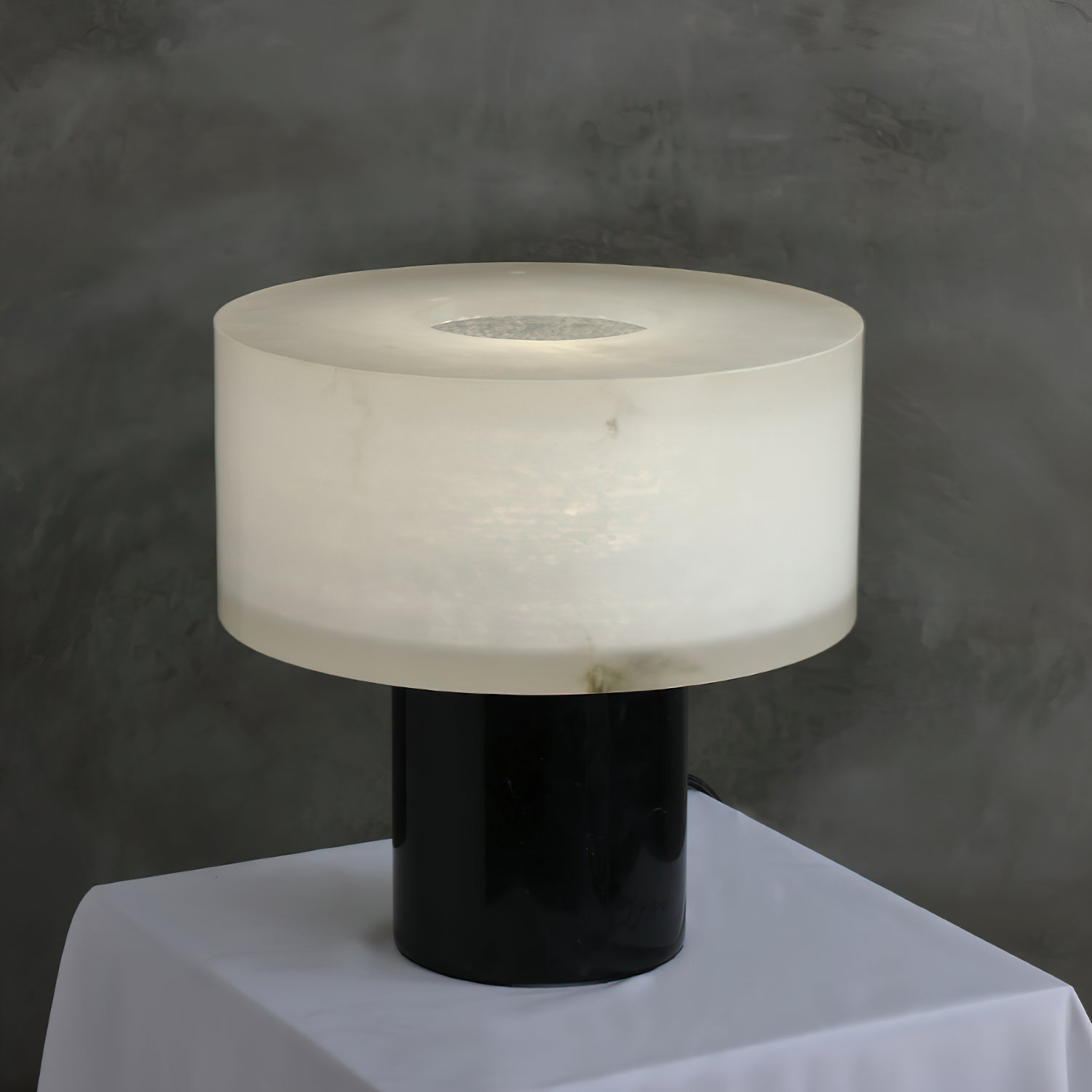 Petite lampe de table solide