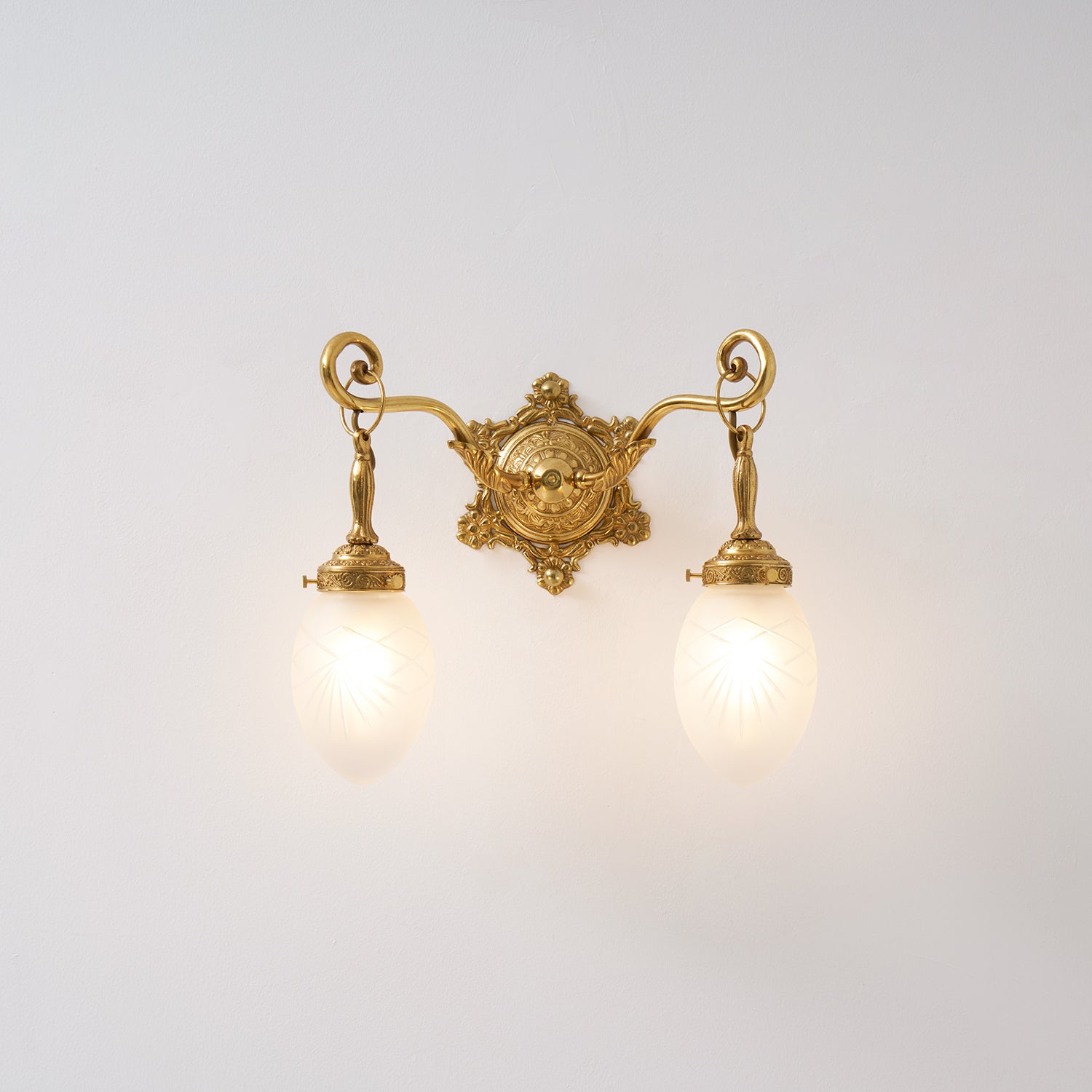 Solange Classic Wall Lamp