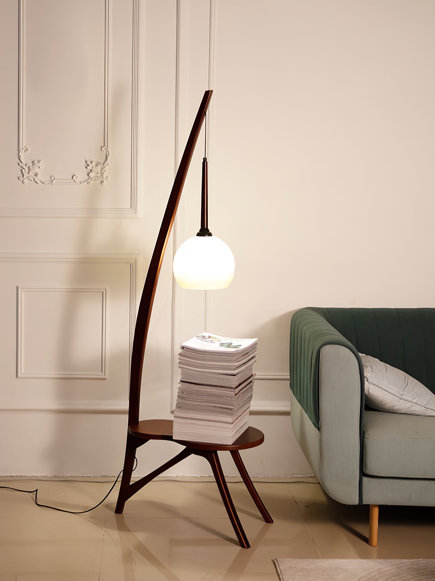 Lampadaire de rangement pour table basse en bois massif